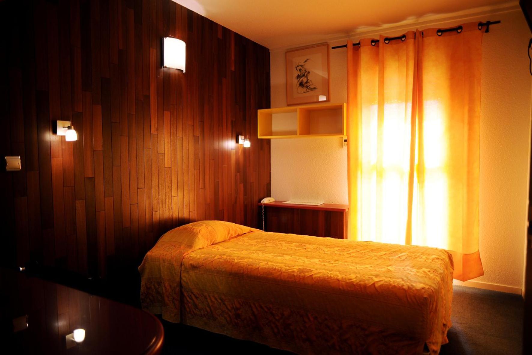 Logis Hotel Horus Restaurant Les Bruyeres Toulenne 외부 사진