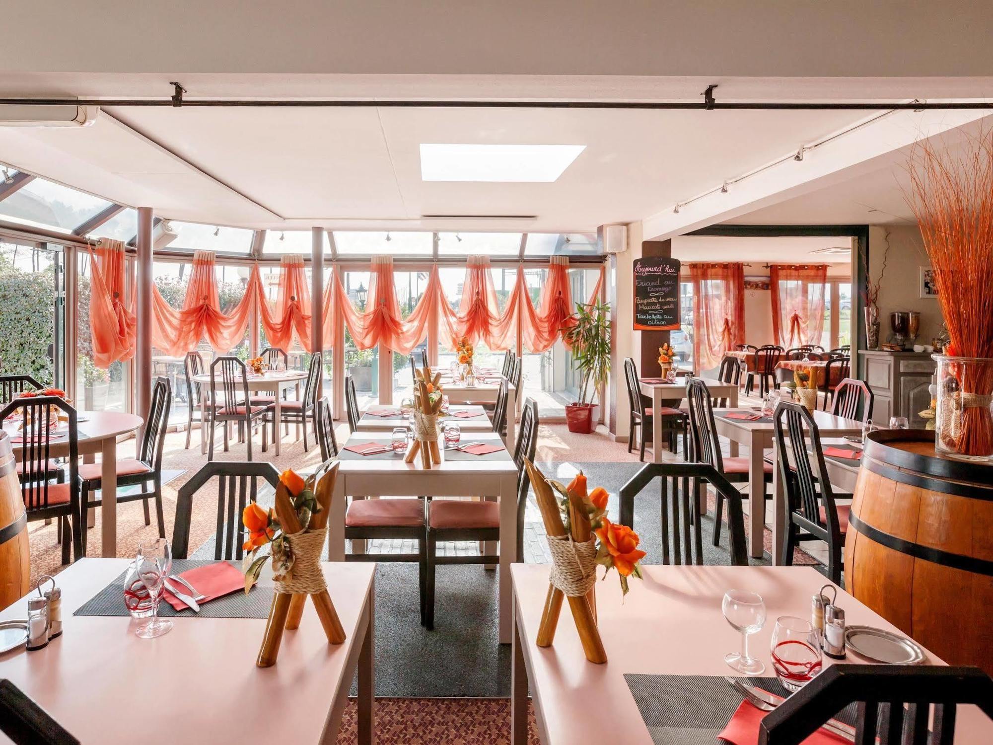 Logis Hotel Horus Restaurant Les Bruyeres Toulenne 외부 사진